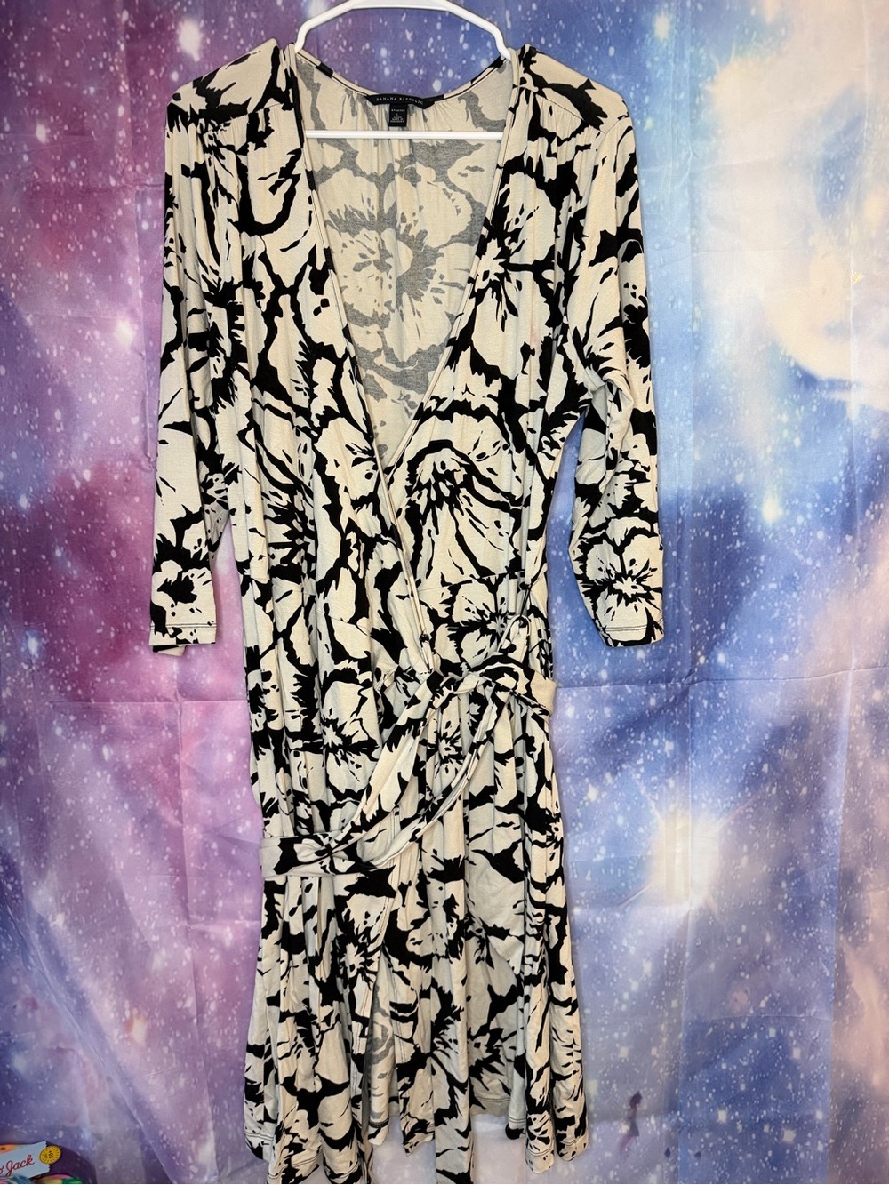 Banana Republic floral print wrap dress 🛍